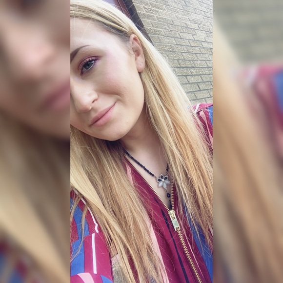 Meet the posher, Zoe 🥳🌟 - Picture 3 of 10